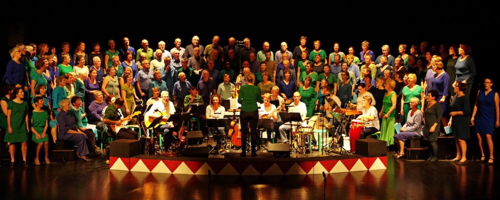 Zaterdag 15 maart 2025 - 20 uur | Soldariteitskoor Frappant | Alles met alles | Een muzikale en beeldende vertelling | Sint-Anna-ten-Drieënkerk Antwerpen Linkeroever | ANNA3